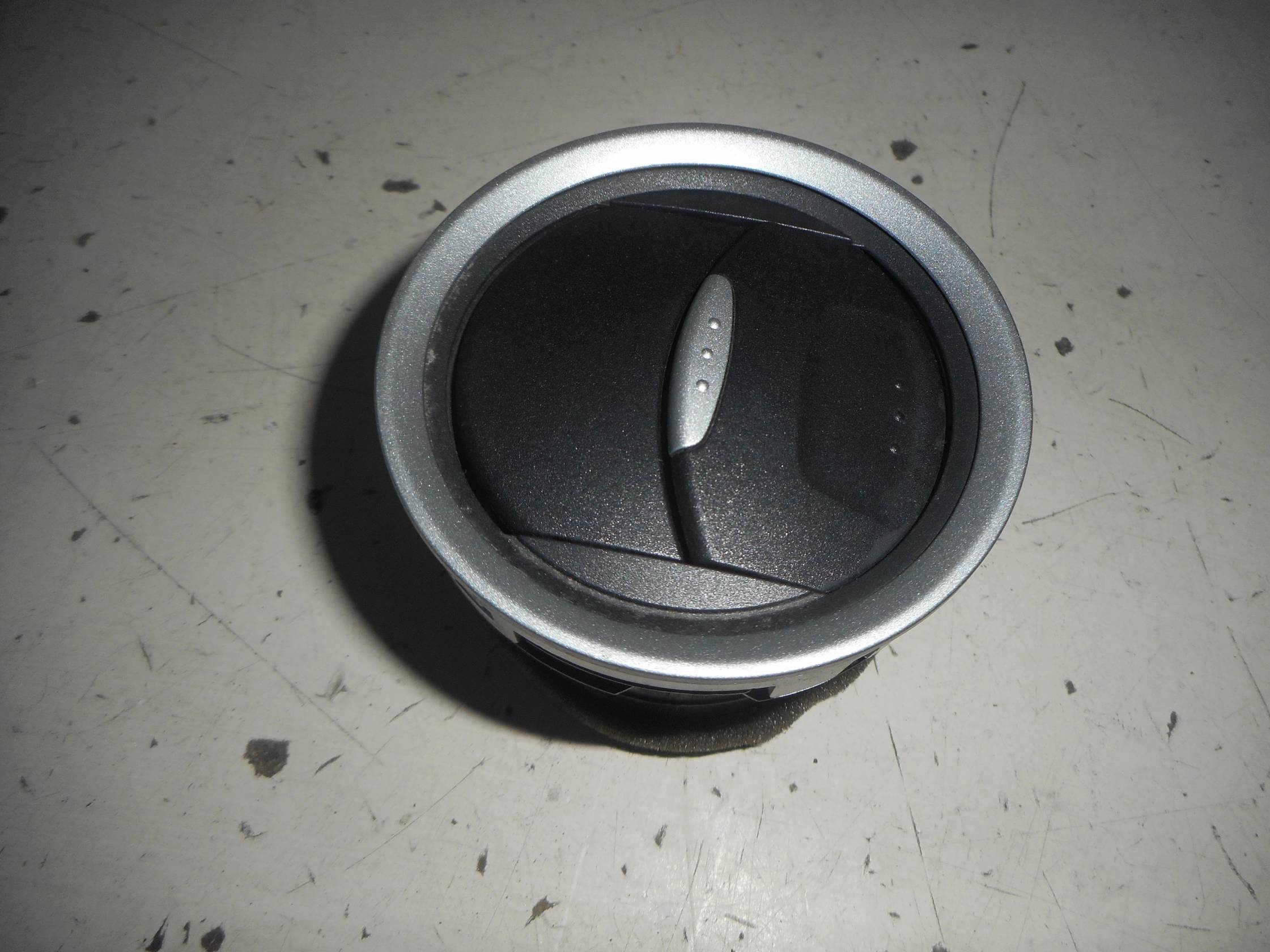 Bocchetta aria centr. cruscotto sx.